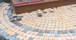 Укладка плитки на крыльцо в Новотроицке по цене от 837 руб. за м² | ТротуарнаяПлитка