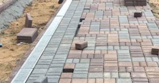 Укладка плитки на дорожке в Новотроицке от 837 руб. - доступная стоимость