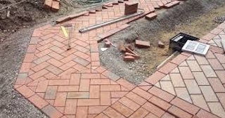 Укладка тротуарной плитки в Новотроицке в октябре