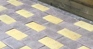 Укладка тротуарной плитки вокруг дома в Новотроицке - цены от 837 руб.