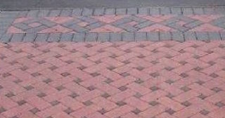 Укладка тротуарной плитки на старое бетонное основание в Новотроицке в октябре