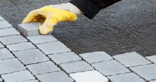 Укладка брусчатки в Новотроицке - цена от 837 руб. за м2 | ТротуарнаяПлитка