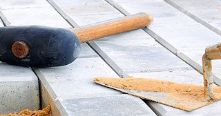Профессиональная укладка тротуарной брусчатки в Новотроицке в октябре