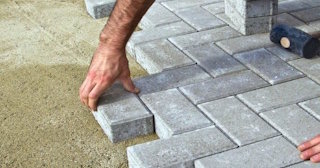 Укладка брусчатки на бетон в Новотроицке в октябре