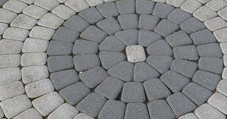 Профессиональная укладка клинкерной брусчатки в Новотроицке в октябре