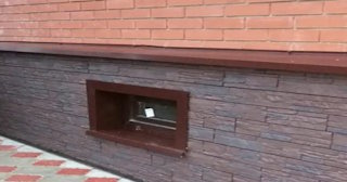 Облицовка цоколя панелями под камень в Новотроицке в октябре