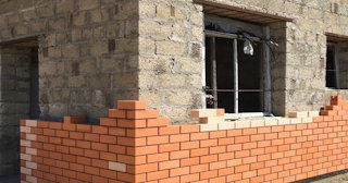 Профессиональная облицовка цоколя дома в Новотроицке в октябре