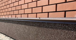 Облицовка цоколя керамогранитом в Новотроицке в октябре