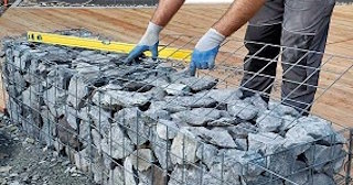Устройство подпорной стенки из габионов в Новотроицке в октябре